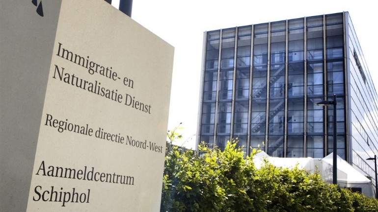 دائرة الهجرة والجنسية الهولندية: تم سحب و رفض تصاريح اقامات 190 طالب لجوء ارتكبوا جرائم