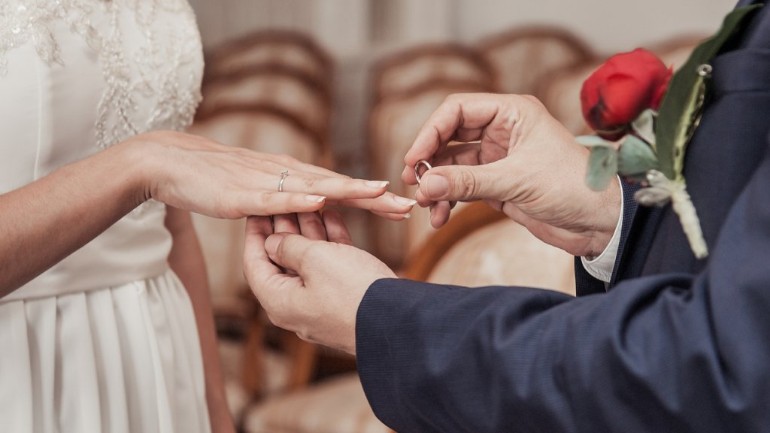 زواج القاصرين لم يعد معترفاً به في هولندا: لن يتم تسجيل ذلك الزواج بعد بلوغ الزوجين سن الرشد