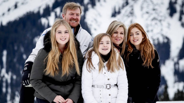 العائلة الهولندية المالكة تظهر أمام عدسات المصورين في منتجع ليخ للعطلات الشتوية