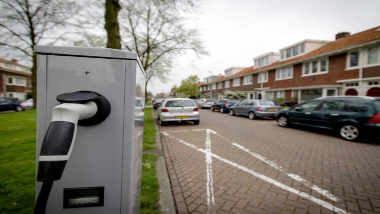 بدءاً من 1 يوليو ستقدم الحكومة الهولندية دعم 4000 يورو لشراء سيارة كهربائية جديدة أو 2000 يورو لشراء المستعملة