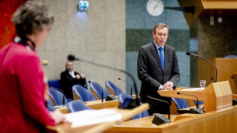 وزير الصحة بروينس أثناء نقاش في البرلمان: أصبح عدد المصابين بفيروس كورونا 82 شخص في هولندا