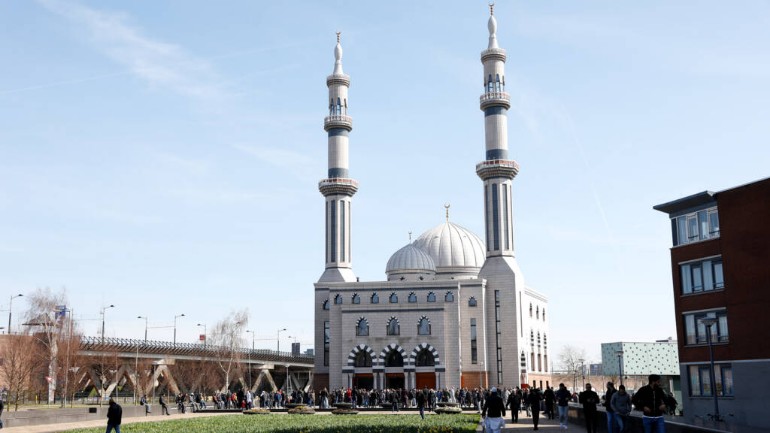 خيبة أمل لدى المسلمين في هولندا: لا يمكنهم الإحتفال بشهر رمضان وعيد الفطر هذا العام كما يجب