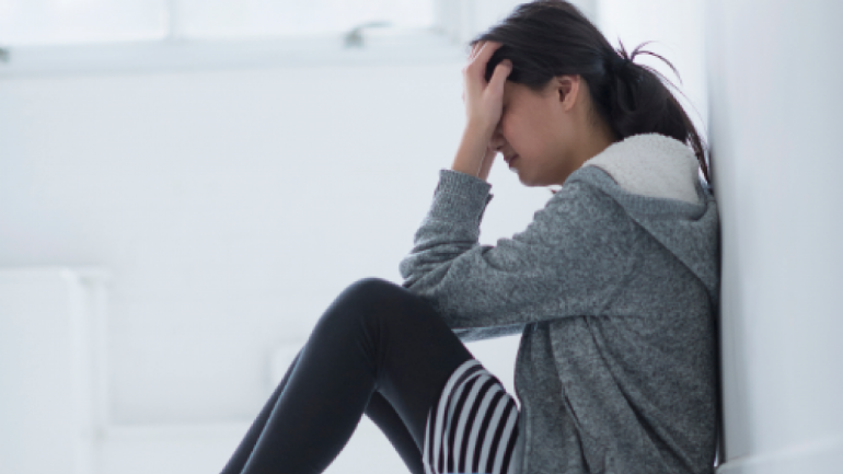 البقاء في المنزل لفترة طويلة يؤدي إلى مخاطر الإكتئاب والشعور بالوحدة: كيف نواجه هذا؟