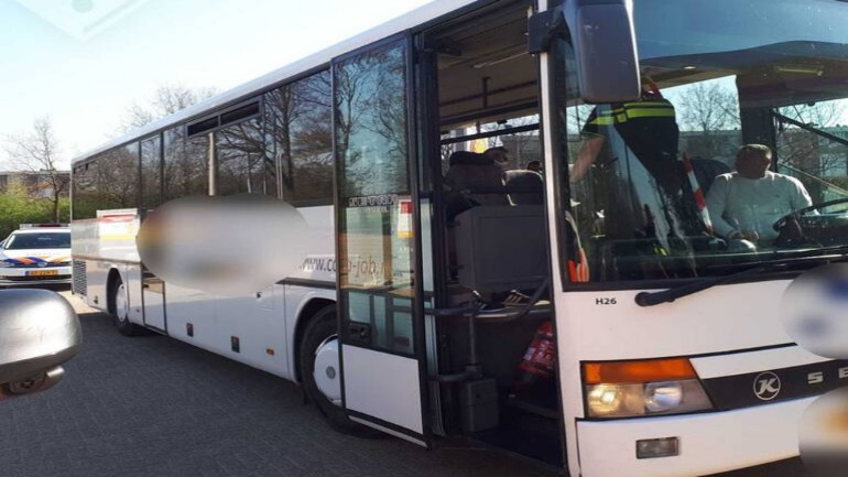 تغريم 30 راكب حافلة مع السائق بمبلغ 399 يورو لكل منهم لعدم تركهم مسافة 1.5 متر بين بعضهم البعض في ليمبورخ
