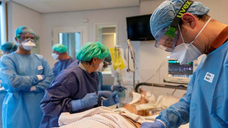 المعهد الصحي يعلن عن إصابة 708 شخص جديد و وفاة 138 مريض بفيروس كورونا: أصبح العدد 34842 مصاباً في هولندا