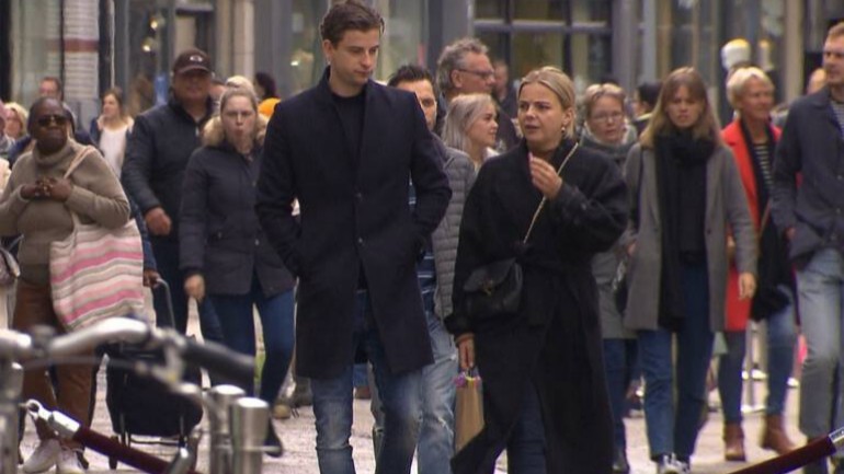 المزيد من الناس يخرجون لشوارع التسوق في هولندا: أصبحت مزدحمة للغاية