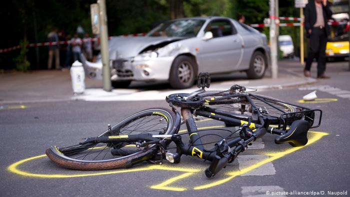 وفاة شاب بجروح خطيرة بعد حادث اصطدام في مدينة Honselersdijk