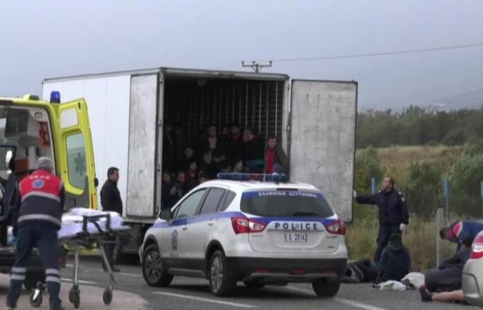 الشرطة الألمانية تعثر على 31 مهاجراً في شاحنة مبردة