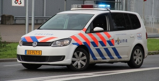 الشرطة توقف سيارة لامرأة مع عشرة أطفال في Vlaardingen