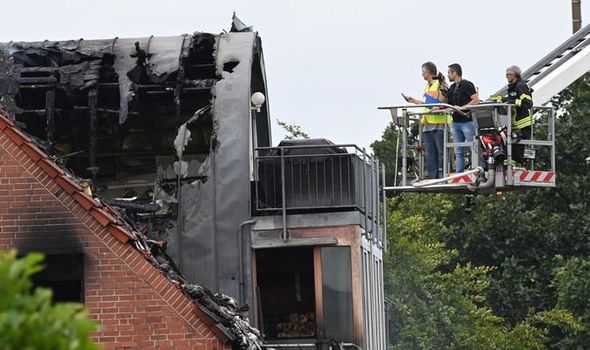 مقتل ثلاثة أشخاص بعد تحطم طائرة فوق منزل بالقرب من الحدود الهولندية الألمانية