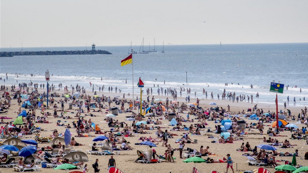 ازدحام كبير على الساحل في Zandvoort: "لا تأت إلى الشاطئ"