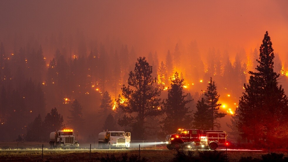 تم إجلاء الآلاف من سكان كاليفورنيا بسبب حرائق الغابات