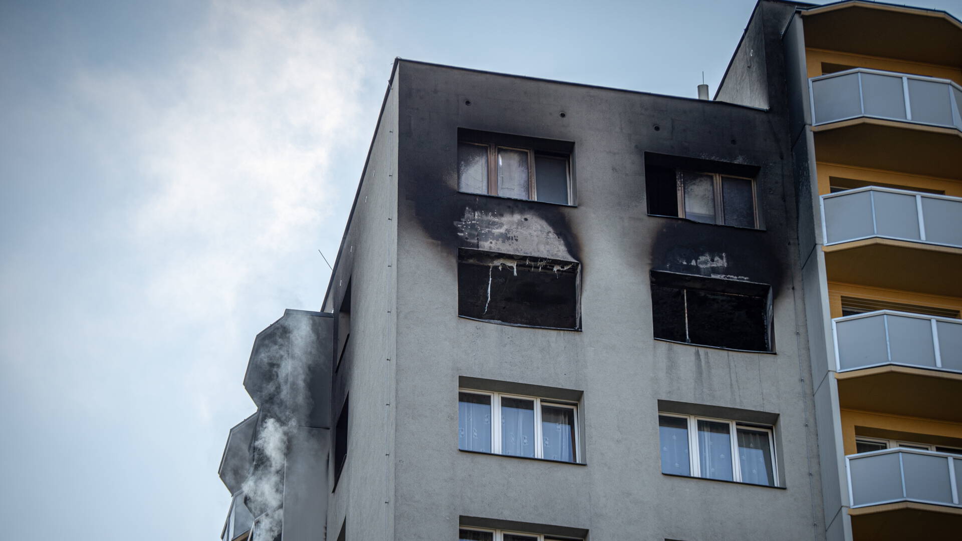 11 قتيلاً في حريق برج سكني في جمهورية التشيك