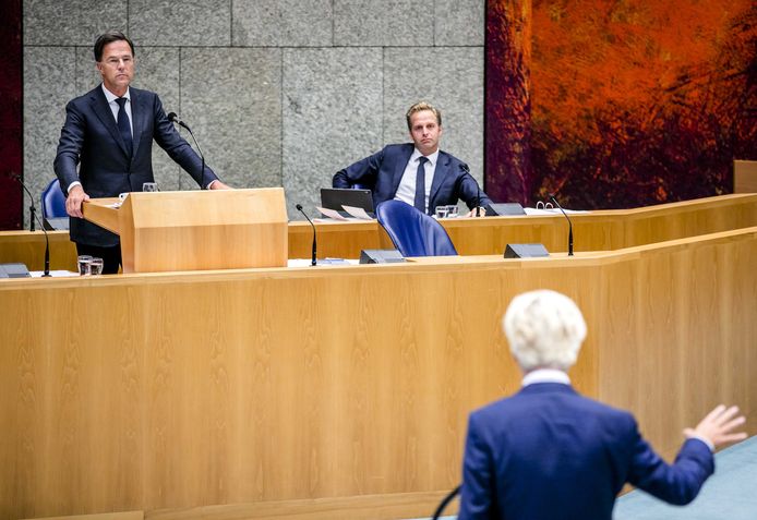 Rutte يرد على انتقادات أحزاب المعارضة والائتلاف