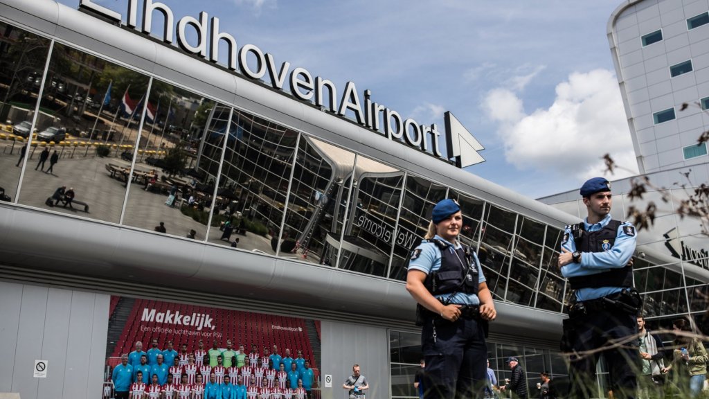 29 شخص من الشرطة العسكرية في مطار Eindhoven في الحجر الصحي