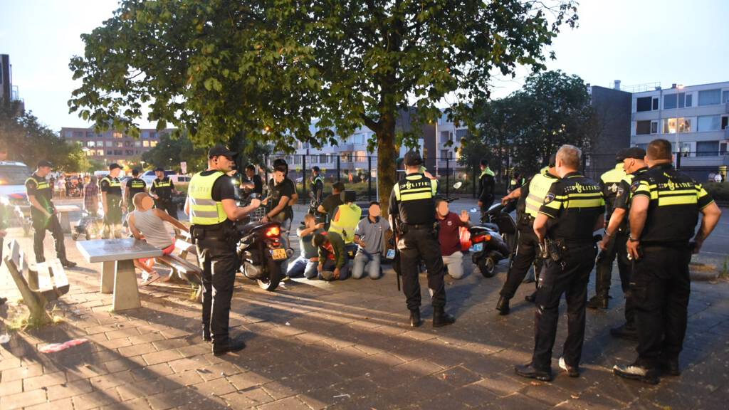 بالإضافة إلى Utrecht وRotterdam، هناك اضطرابات أيضاً في Hoogeveen