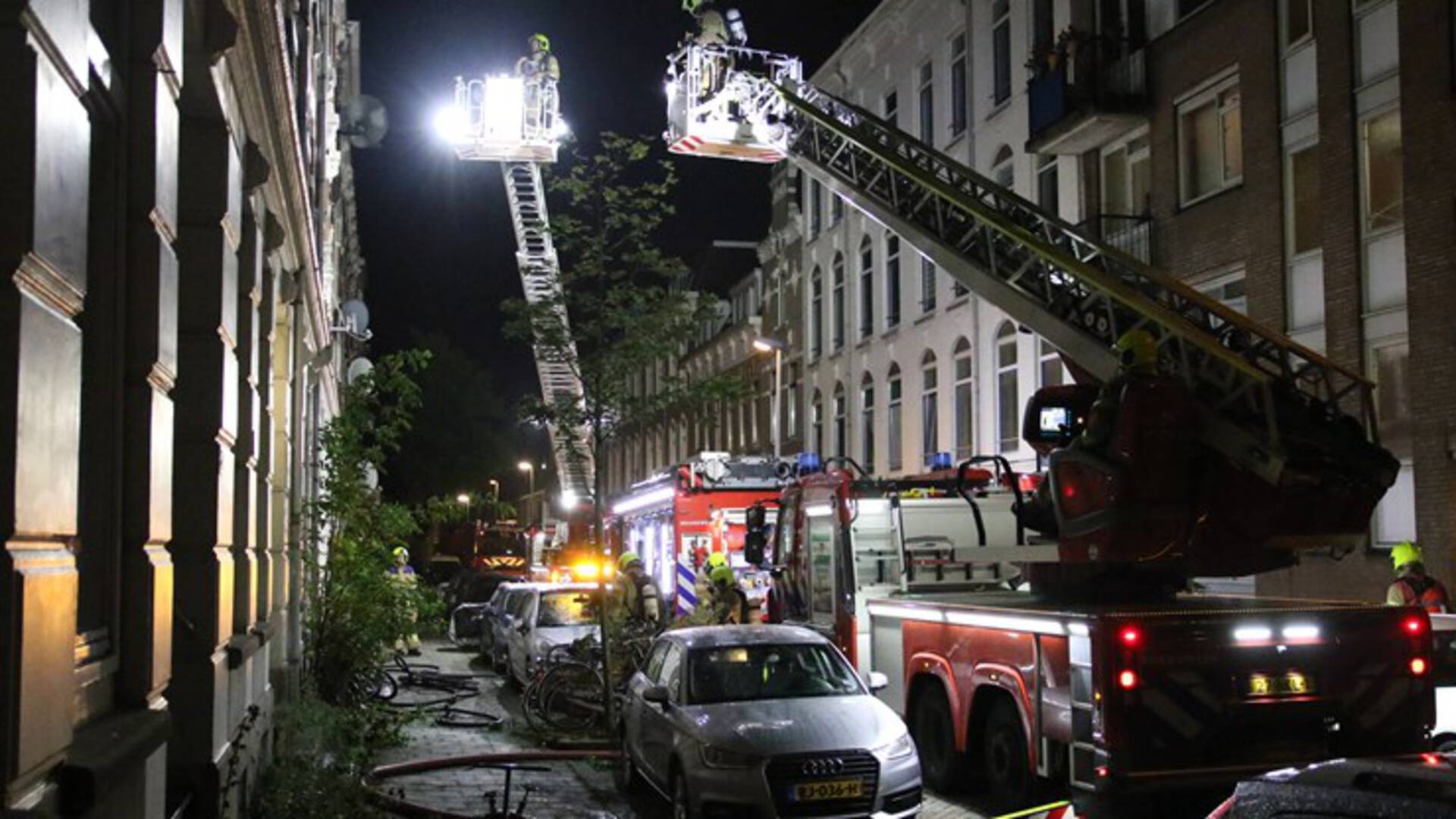 كتيبة الإطفاء تنقذ ثمانية أشخاص في حريق سكني في Rotterdam