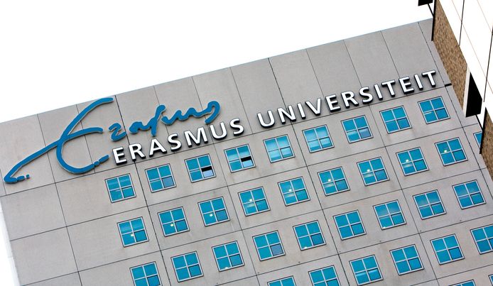 قضية احتيال كبيرة في جامعة Erasmus: العشرات من الطلاب يغشون أثناء الاختبارات بمساعدة أحد التطبيقات