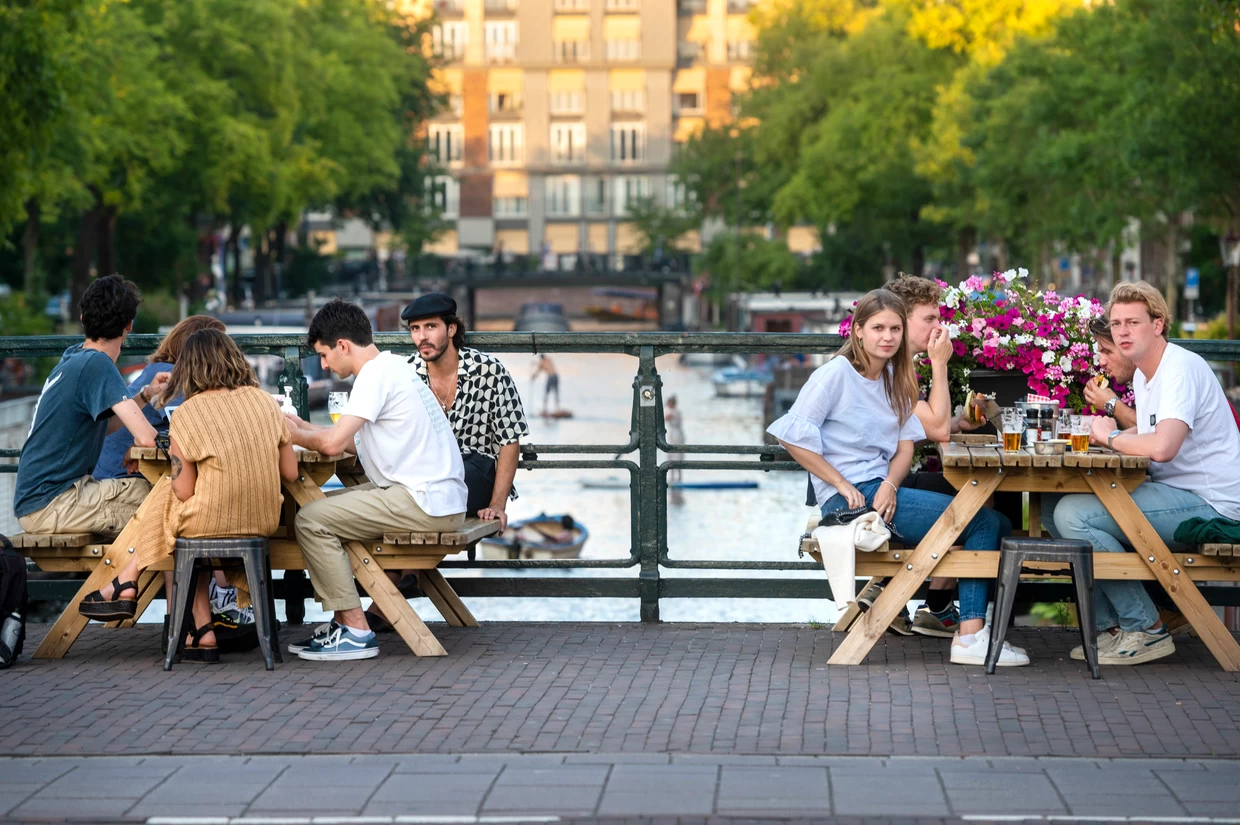 تدابير إضافية للحد من انتشار فايروس كورونا في Amsterdam