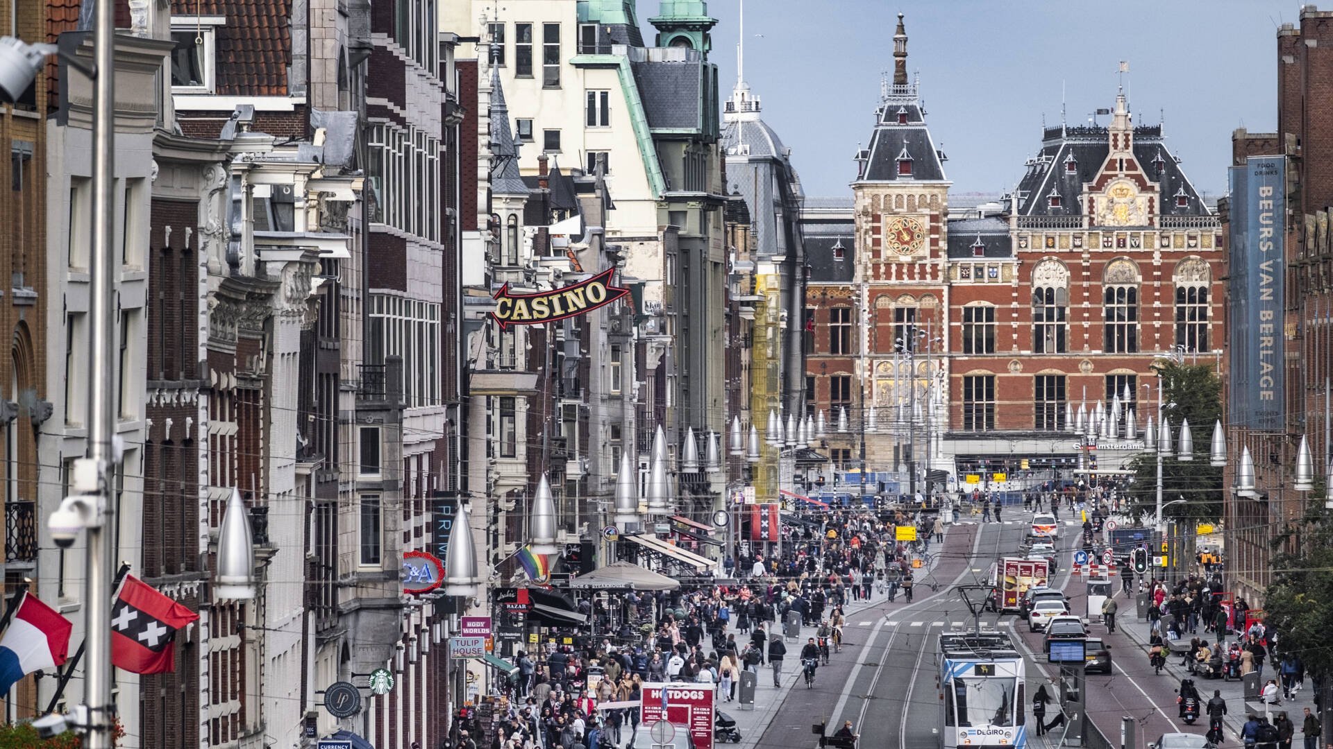 مخاوف في Amsterdam: 'امنعوا الإغلاق الثاني بأي ثمن'