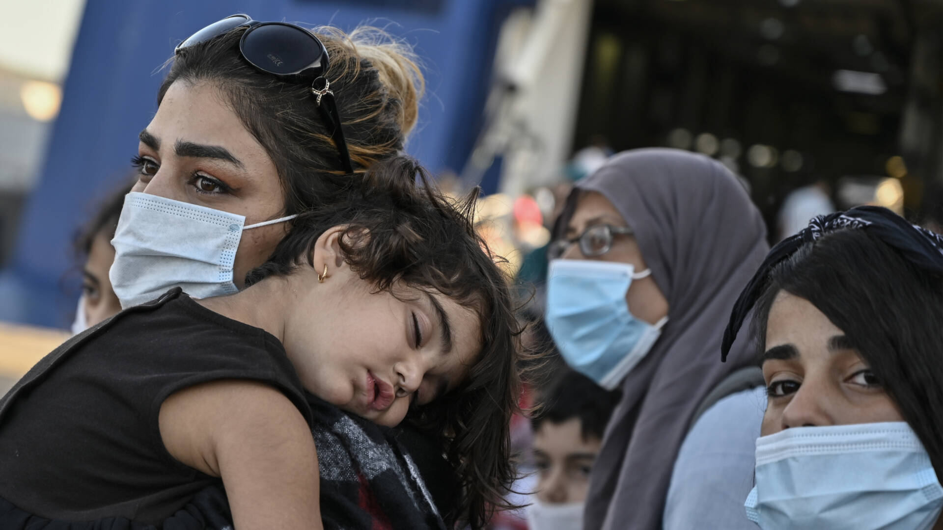 ألمانيا تستقبل أول دفعة من اللاجئين في المخيمات اليونانية