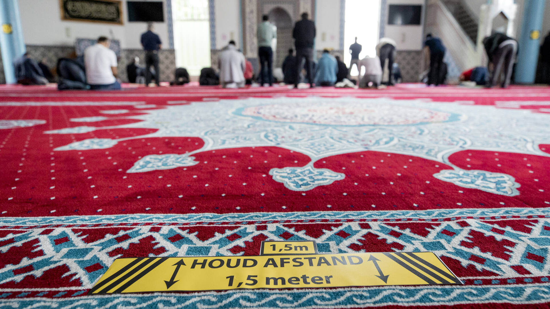 نصيحة لمساجد Rotterdam: يجب إيقاف صلاة الجمعة في الوقت الحالي