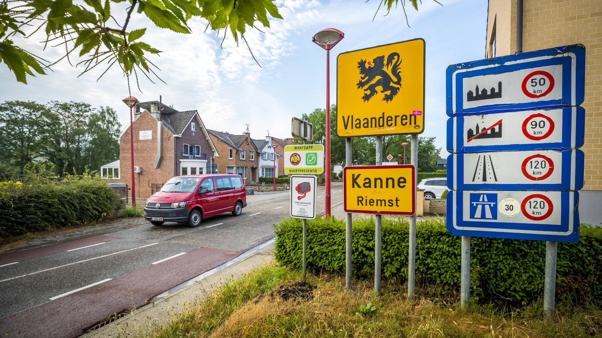 الحكومتان الهولندية والبلجيكية: لا تعبروا الحدود إلا للأمر الضروري
