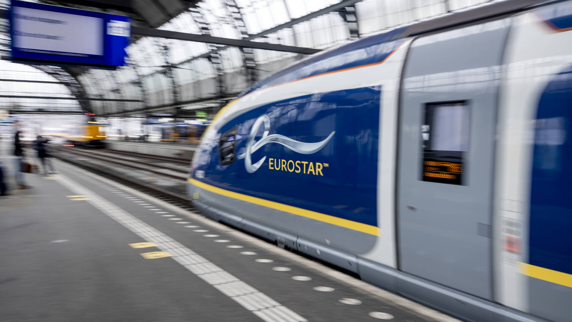 ستنطلق أول رحلة للقطار المباشر من Amsterdam إلى لندن هذا الصباح