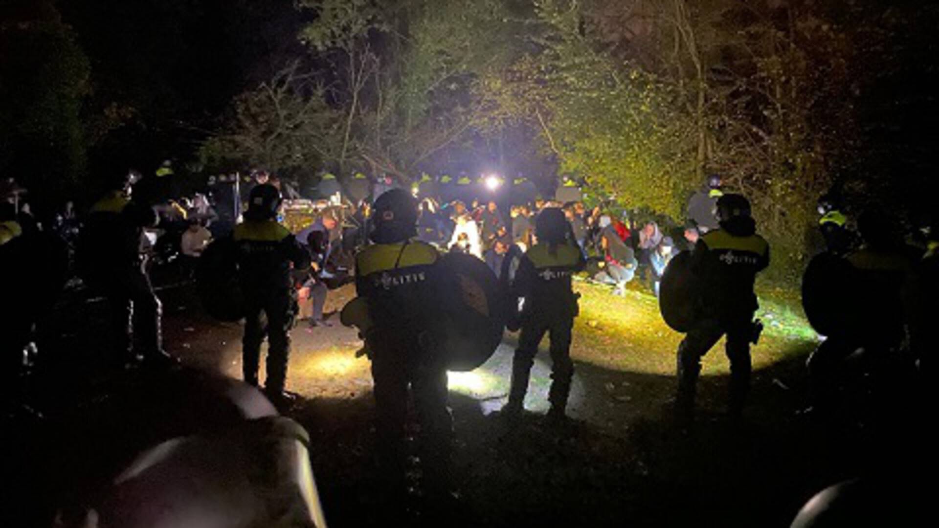 الشرطة تنهي حفلات الهالوين غير الشرعية في غابات Limburg 