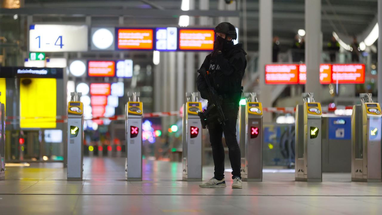 إخلاء محطة Utrecht المركزية واعتقال شخصين بعد تهديد بوجود قنبلة