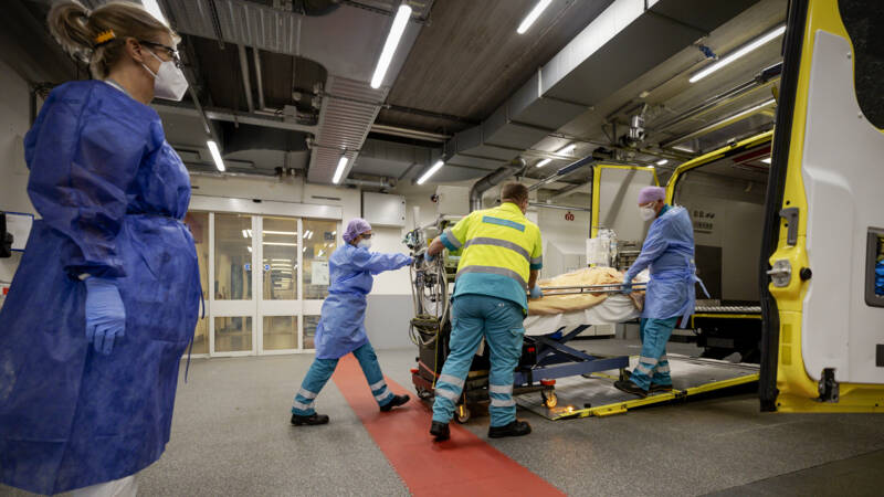 يستحوذ الأطباء العامون في Amsterdam على جزء من مستشفيات رعاية مرضى كورونا