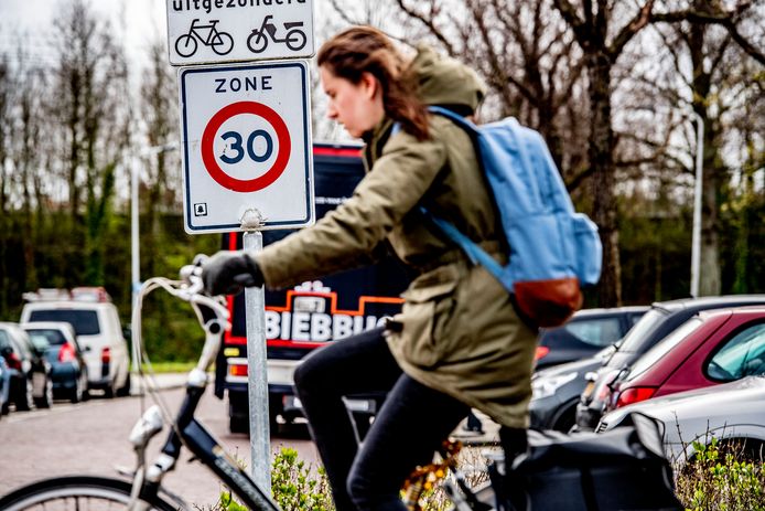 تخفيض السرعة القصوى في معظم شوارع Rotterdam إلى 30 كيلومتراً في الساعة