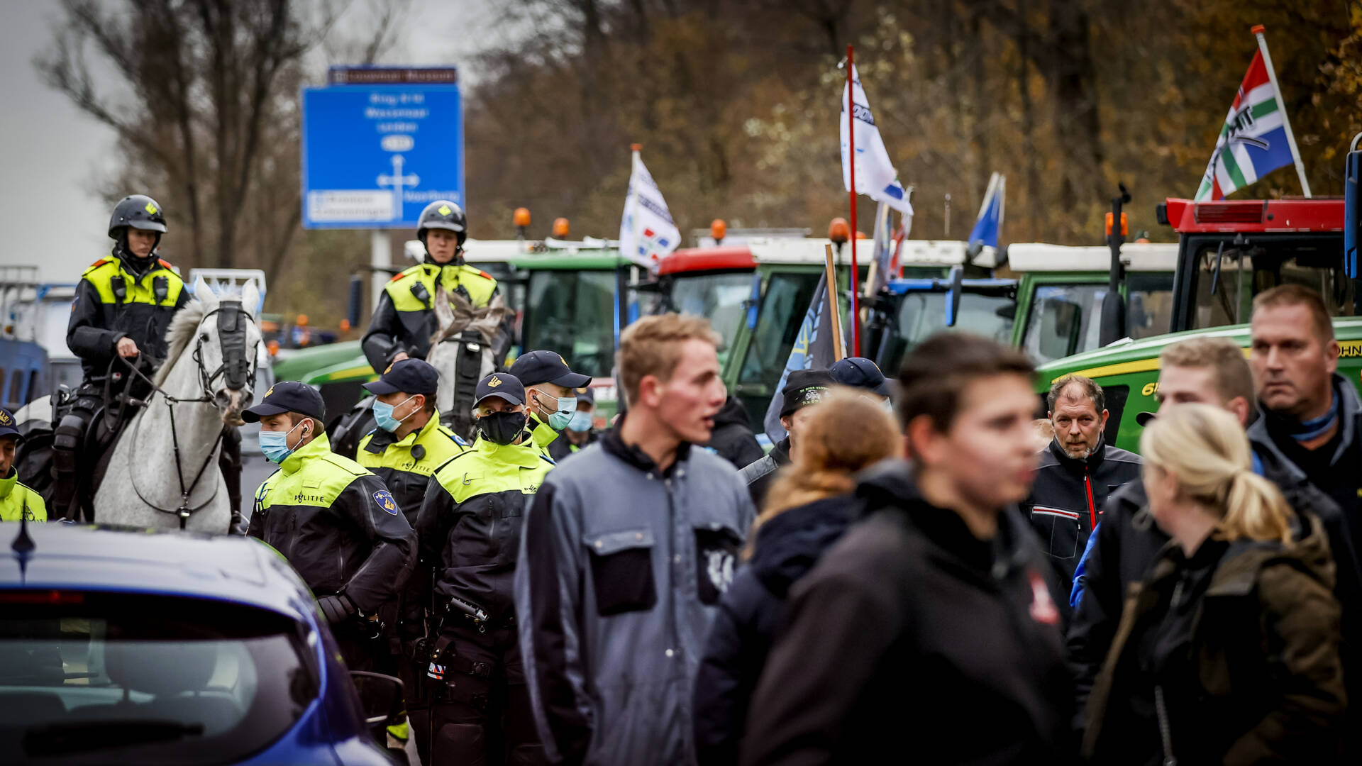 احتجاج مزارعون في Den Haag وبعضهم تجاوز حصار الشرطة