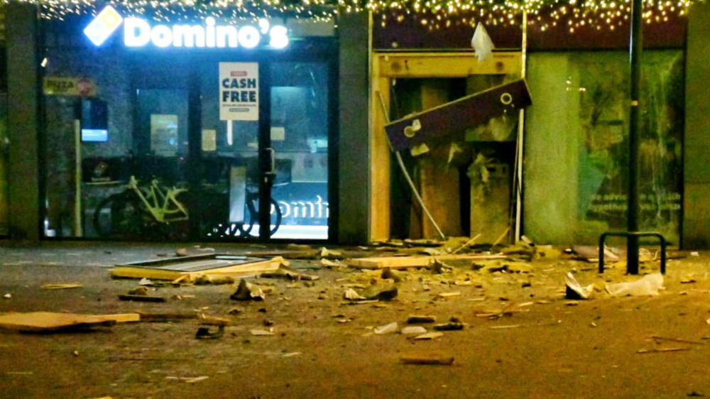 خراب بعد الهجوم على مبنى بنك في Enschede