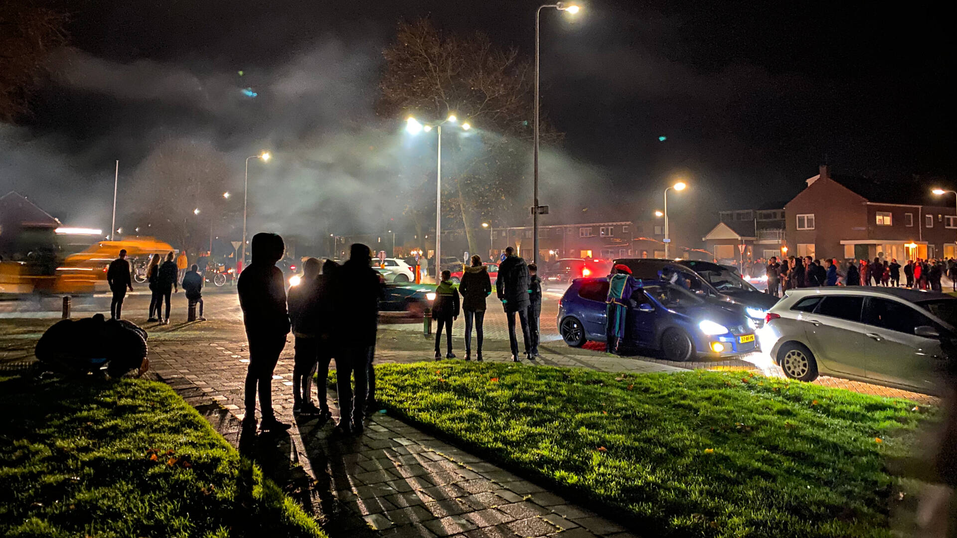 شبان غاضبون يتسببون في اضطرابات في Urk وArnhem والشرطة تتدخل