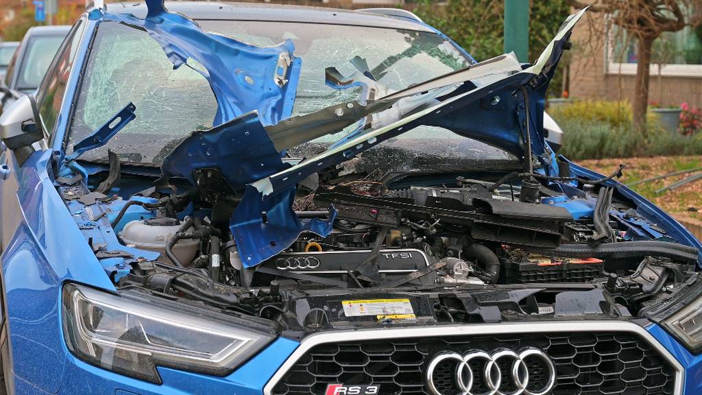 انفجار سيارة Audi بسبب الألعاب النارية ومالكها يعرض 5000 يورو مقابل مساعدته
