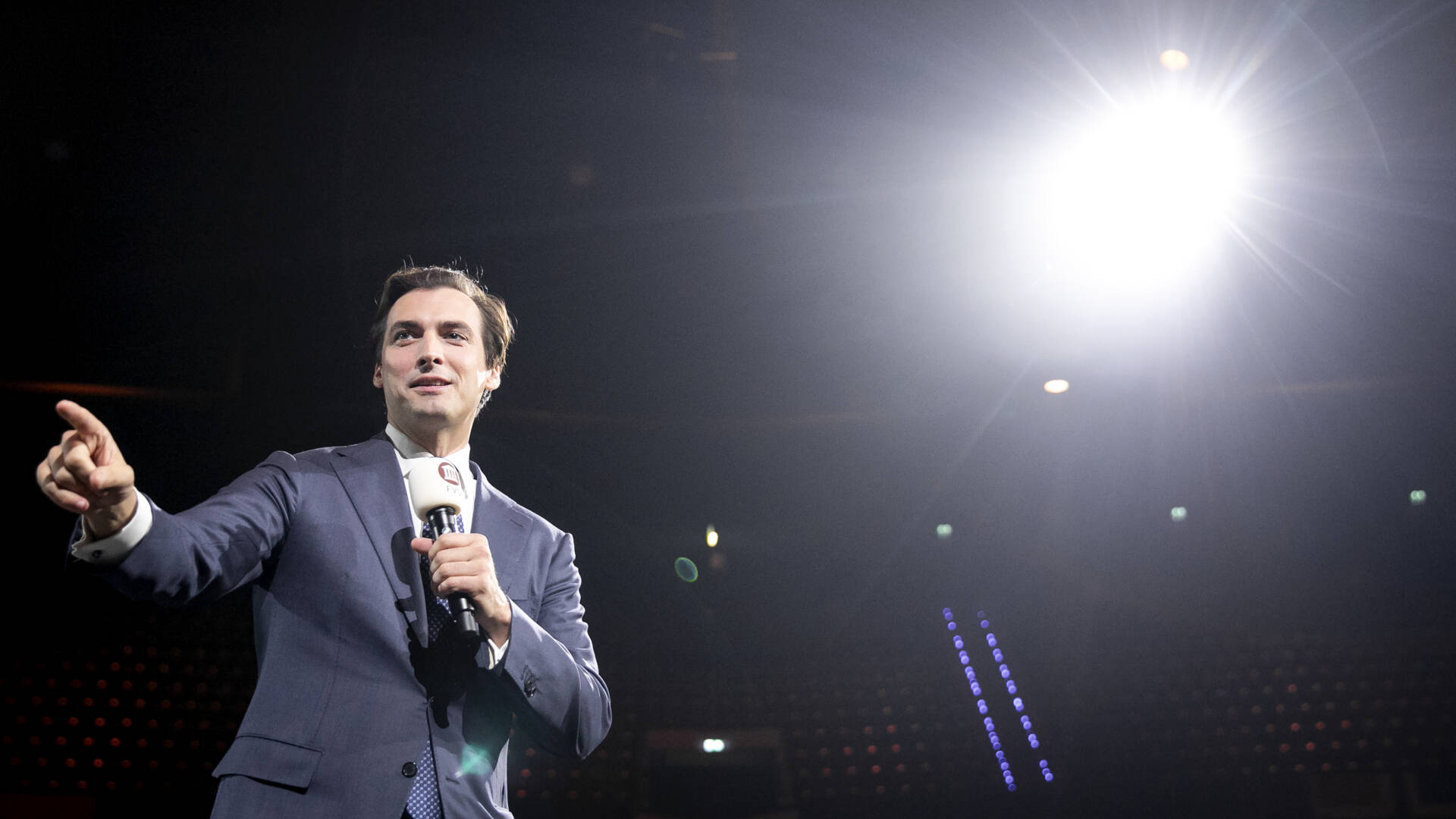 Thierry Baudet يتنحى عن منصب رئيس الحزب لمنتدى الديمقراطية