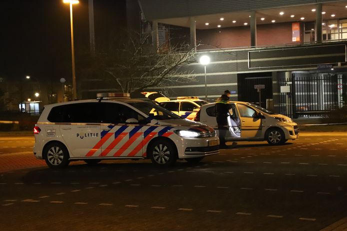 مقتل شاب بعد تعرضه للطعن في موقف سيارات في مدينة Lelystad
