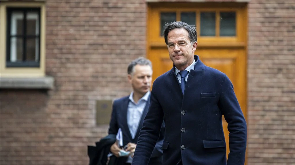 هل ينبغي لملك هولندا رئيس الوزراء Rutte الحصول على اللقاح أولاً لتشجيع الناس؟