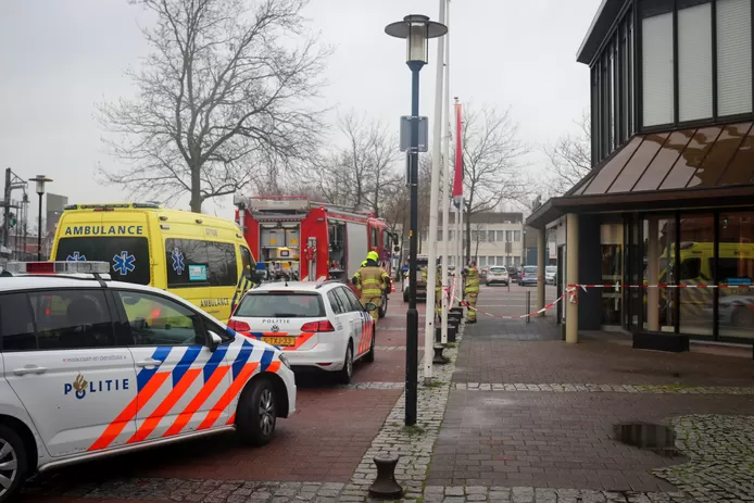 رجل يشعل النار في نفسه أمام مبنى بلدية Nijkerk