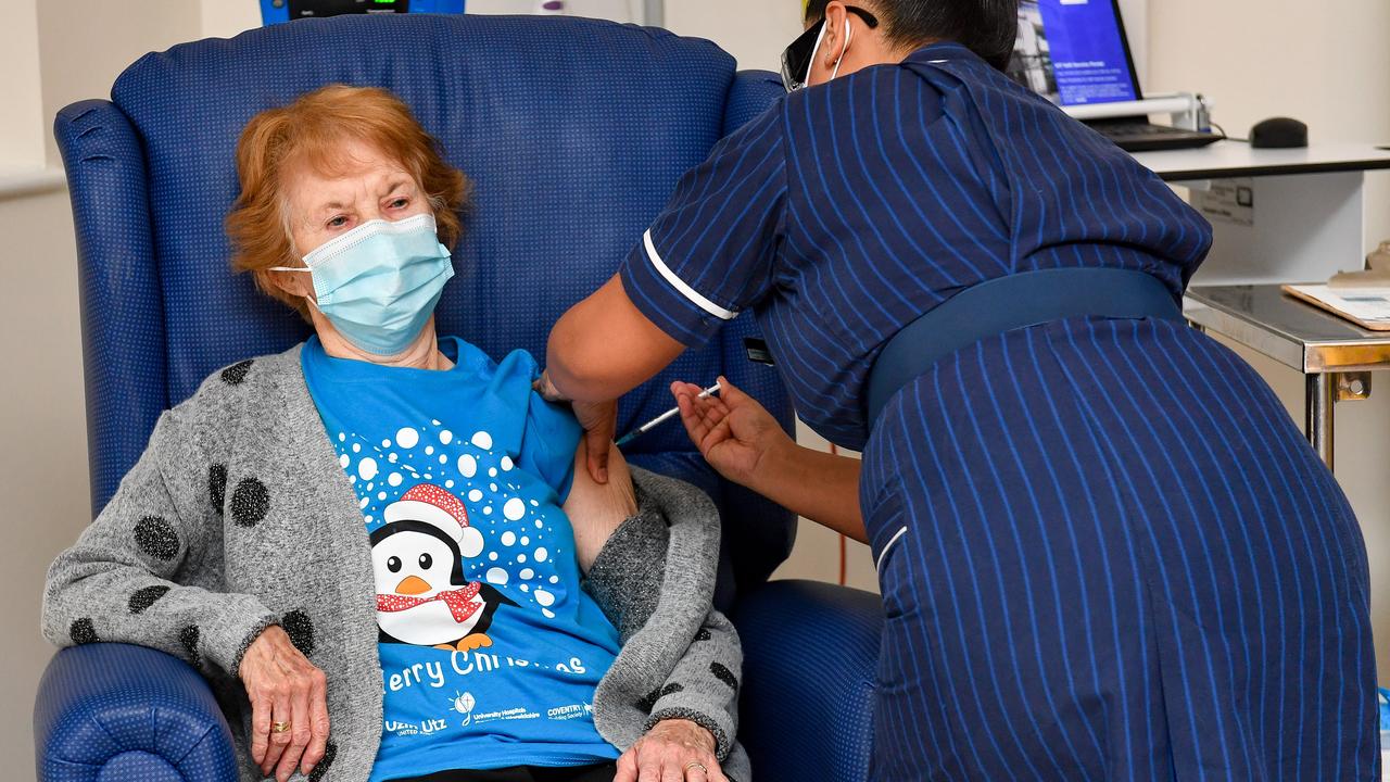 بدأ برنامج التطعيم في المملكة المتحدة بأول لقاح من شركة Pfizer