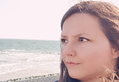 مقتل امرأة طعناً بالسكين أمام منزلها في هولندا