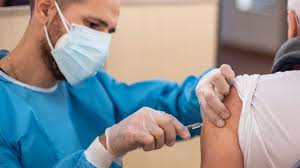 سنغافورة توقف التطعيم بعد وفيات غامضة