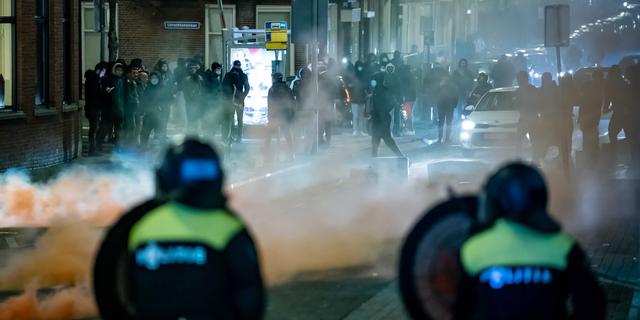 إصابة عشرة من ضباط الشرطة في روتردام، واعتقل العديد منهم بعد أعمال شغب بسبب كورونا