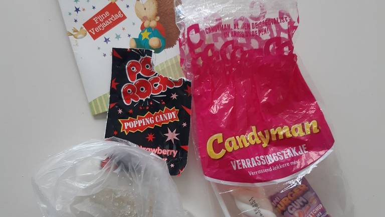  الشرطة تحذر من المخدرات المعبأة على شكل حلوى "لا تعتقد أن الطفل سيجد هذا"