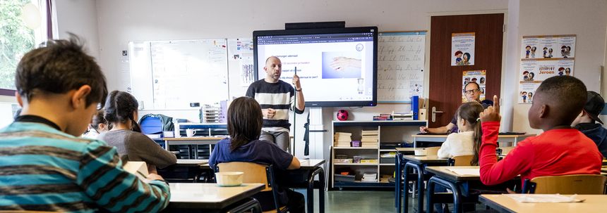 ما هو رد نقابة المعلمين حول فتح المدارس الابتدائية؟