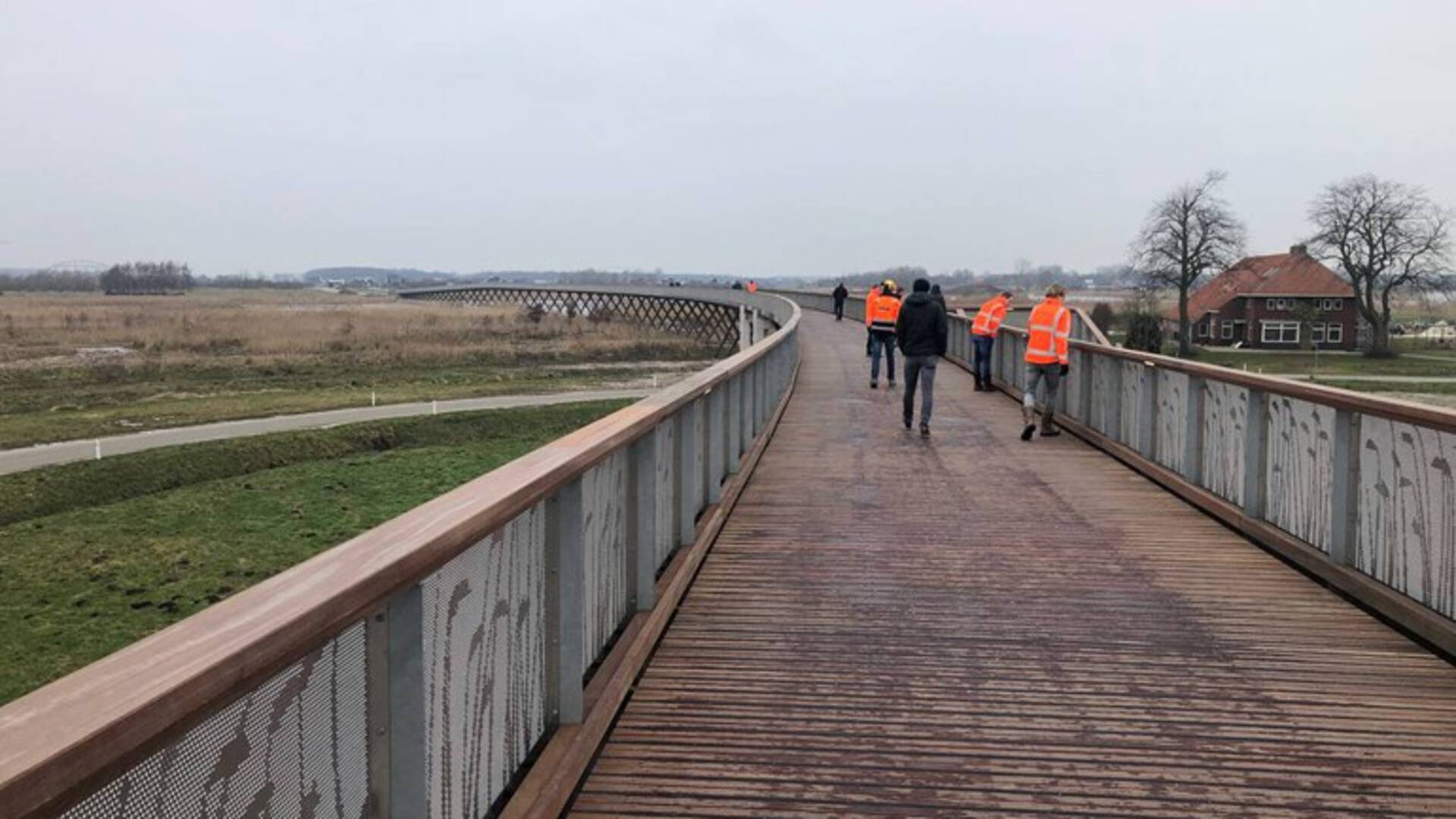افتتاح أطول جسر دراجات في أوروبا في Winschoten في هولندا