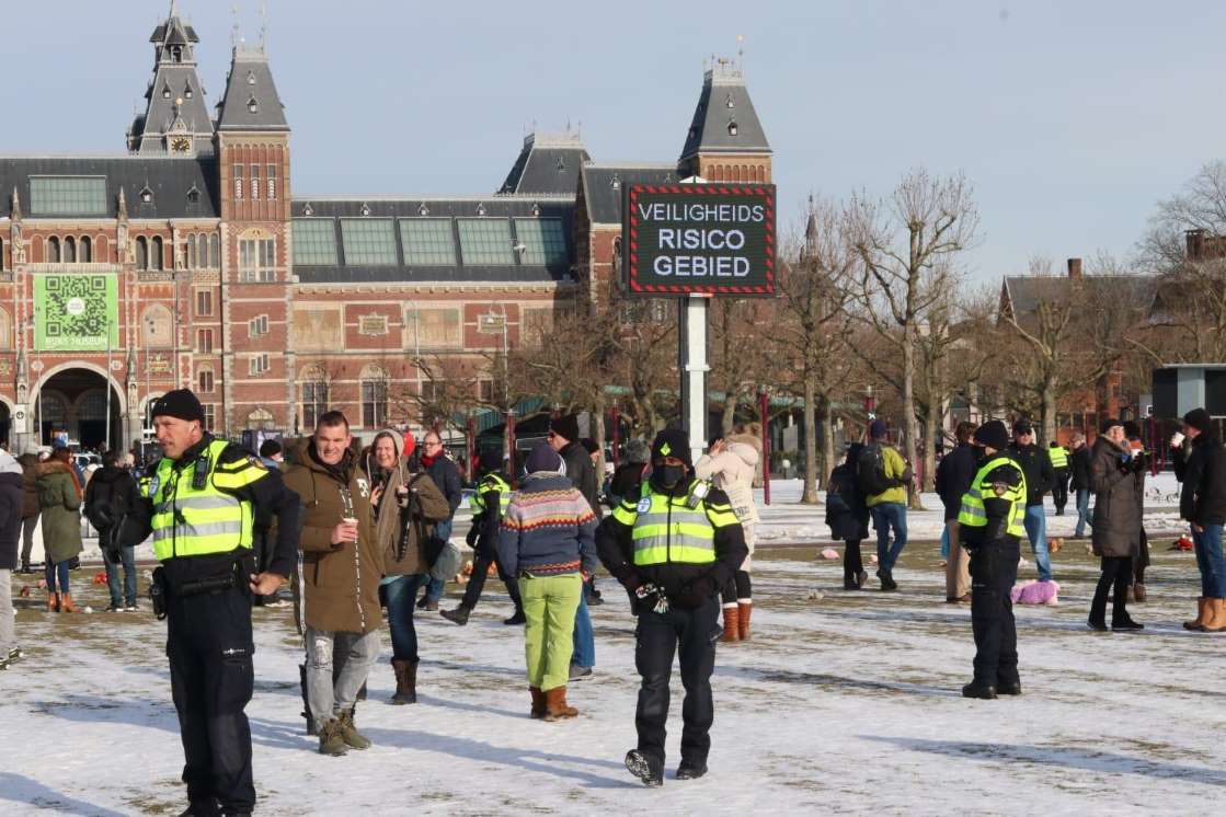 تجمعات جديدة لعشرات الأشخاص في ميدان المتحف في أمستردام