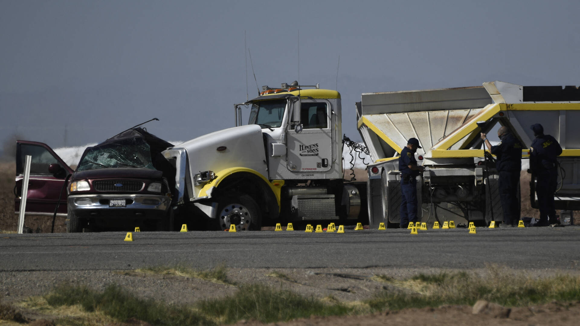 مقتل ما لا يقل عن 13 في حادث سيارة خطير في جنوب كاليفورنيا