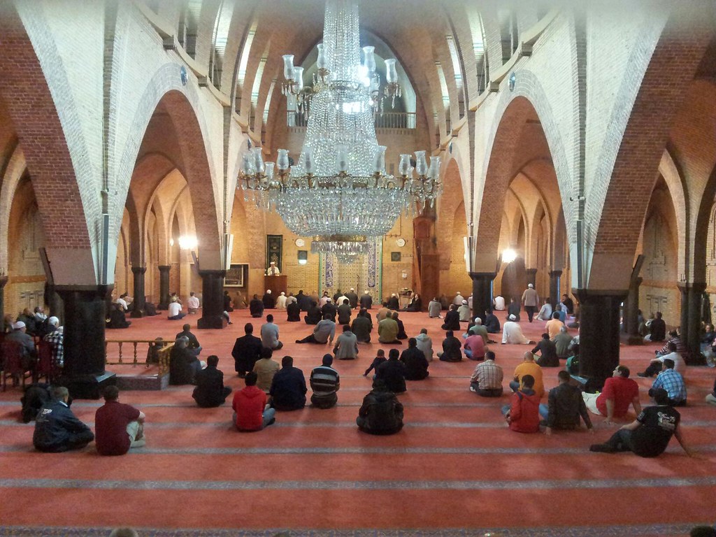 هولندا إغلاق المساجد تبعاً لفرض حظر التجوال